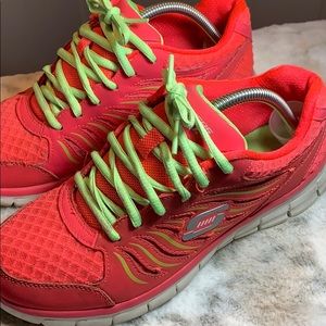 Sketchers - Bright Hot Pink - size 8